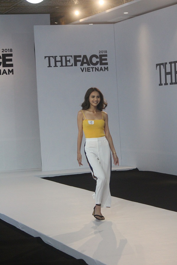 Thánh xéo xắt Nam Trung khiến thí sinh căng thẳng trong buổi casting The Face Thánh xéo xắt Nam Trung khiến thí sinh căng thẳng trong buổi casting The Face